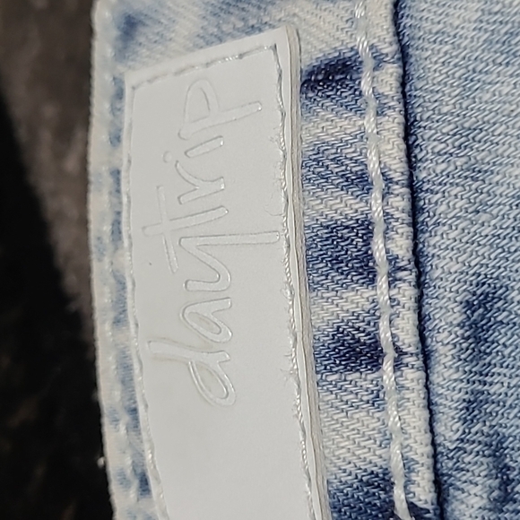 BUCKLE DAYTRIP CAPRICORN STUD EMBROIDERED ACID WASH RAW DENIM JEAN SHORTS - Picture 13 of 15